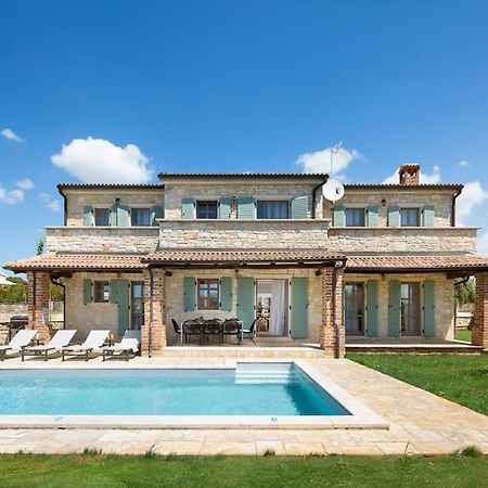Rustic Villa Ruta With A Pool In Istria Sveti Lovrec Pazenaticki Exterior photo