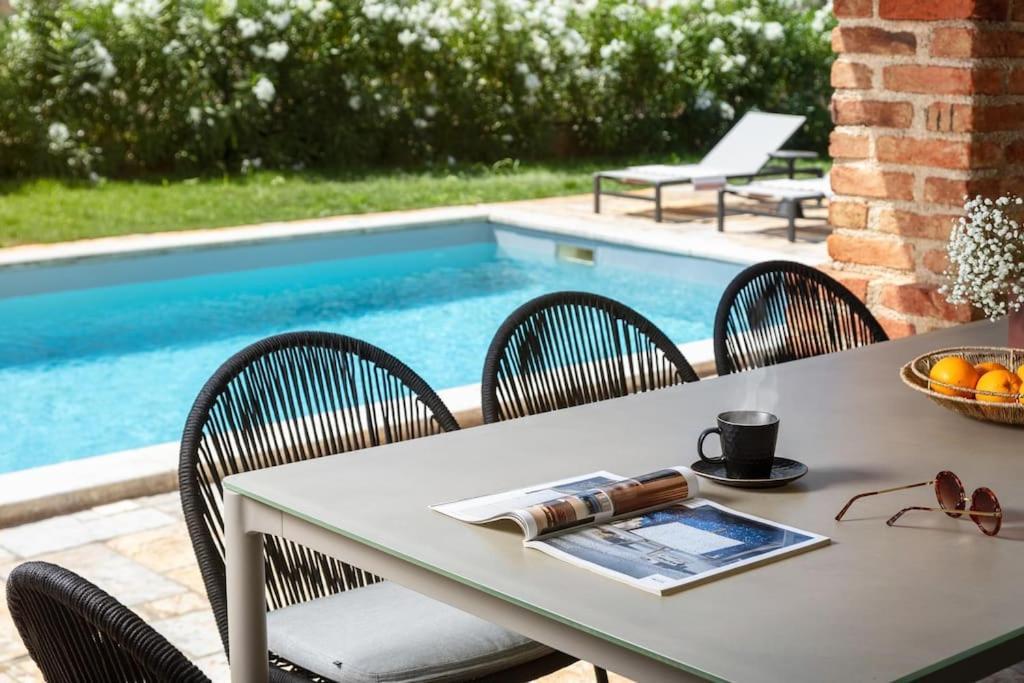 Rustic Villa Ruta With A Pool In Istria Sveti Lovrec Pazenaticki Exterior photo
